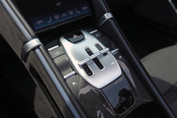 フェラーリ・ローマ スパイダー（シフトセレクター）