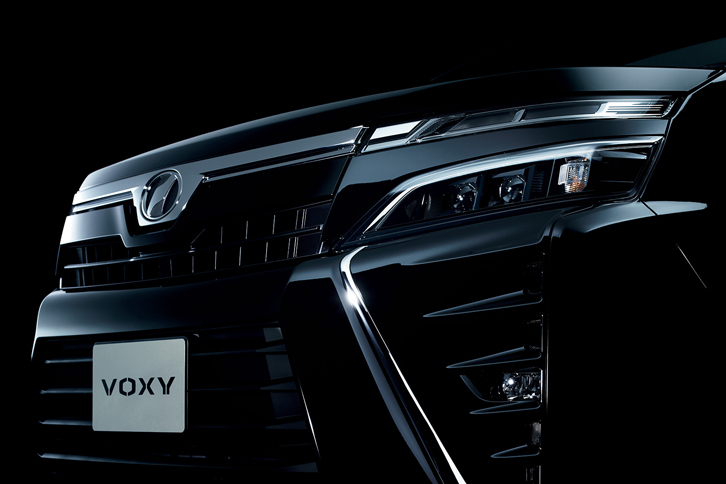 メッキでドレスアップされたフロントまわり。