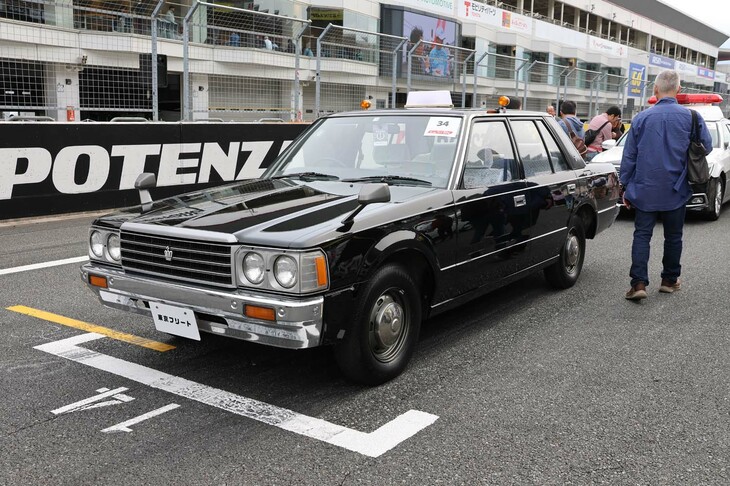 1987年式「トヨタ・クラウン セダン」の、タクシーの劇用車。“本物”のタクシーのほうには、若き日に乗ったという人も多いのではないだろうか。