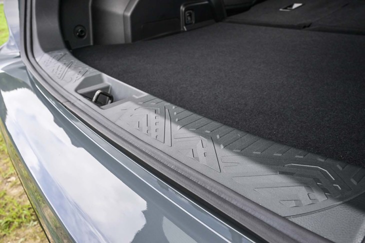 スバル・クロストレック（リアゲートのデコレーション）