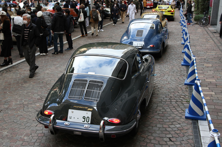 こちらも入場待ちの「ポルシェ356」群。手前は1963年「356Bスーパー90」。