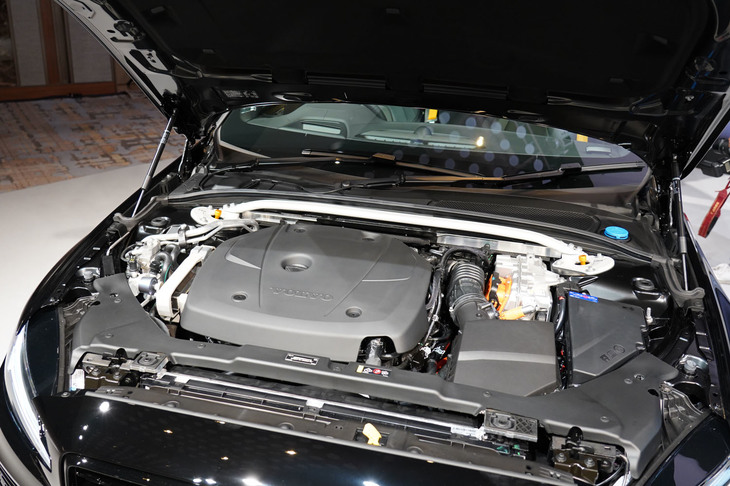 ボルボS60 T8ポールスターエンジニアード（パワーユニット）