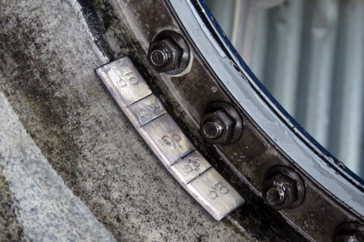 本多氏「バランスの調整をしていると、各メーカーのホイールの精度が如実に分かりますね。BBSとかは、そんなに重りをつける必要がありませんからね」
	ほった「HREはどうなんですか？」
	本多氏「……」