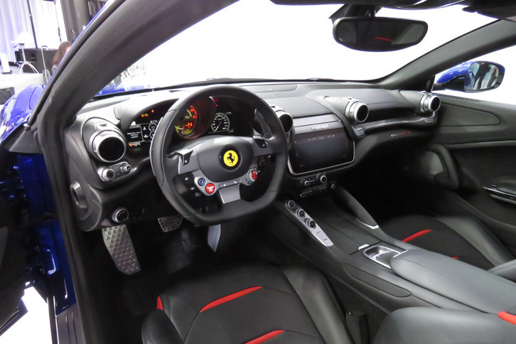 「GTC4ルッソT」のインテリア。