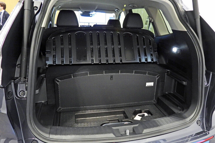 ホンダCR-V e：FCEV（床下収納）