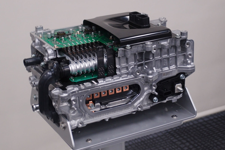 パワーコントロールユニットは29％の損失低減を達成している。