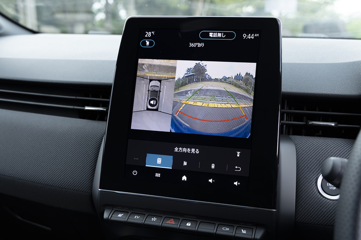 360度カメラシステムも標準で装備する。右側の映像は前方、右側方、後方から選べる。
