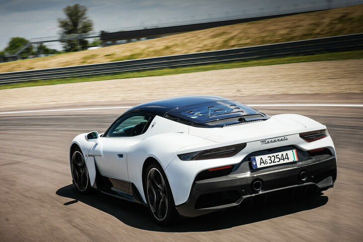 レーシングカーのベース車ともなっている「MC20」だが、そのイメージはどこか上品。名門マセラティならではの奥ゆかしさを感じる。