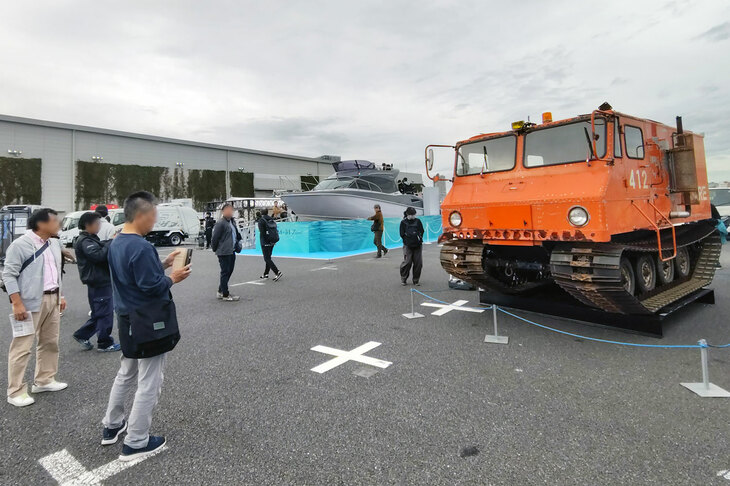 最後に、webCG堀田の心に最も刺さった展示がこちら。いすゞ自動車の南極観測用雪上車「SM40S」である。このカッコよさ、ご婦人やお子さまがたにはわかるまい（笑）。