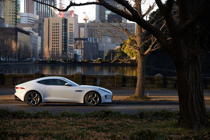 ジャガーFタイプ R AWD クーペ