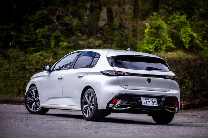 「308アリュール」のボディーカラーは、写真の「パールホワイト」（8万2500円の有償色）を含む全3色から選択できる。