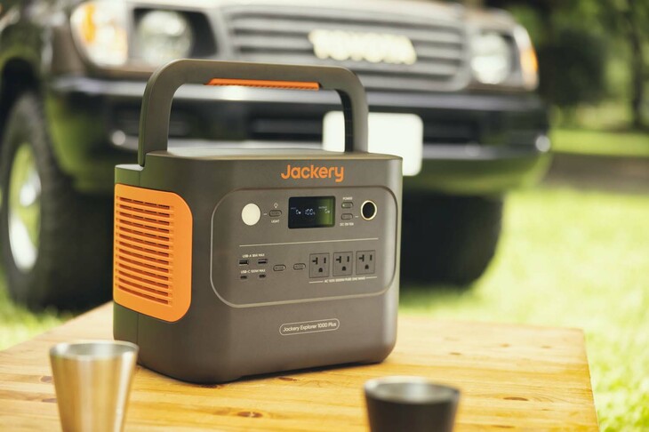 「Plus」シリーズは、リン酸鉄リチウムイオン電池の採用により、4000回の充放電を経ても70％のキャパシティーがキープできるという長寿命を実現。5年間の品質保証も付帯する。