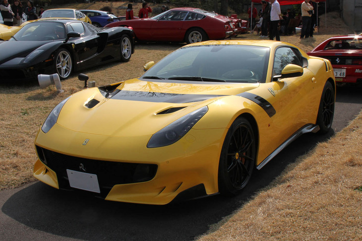 「F12」のスペチアーレモデルとなる「tdf」（ツール・ド・フランス）はレッドとイエローの2台が姿を見せた。