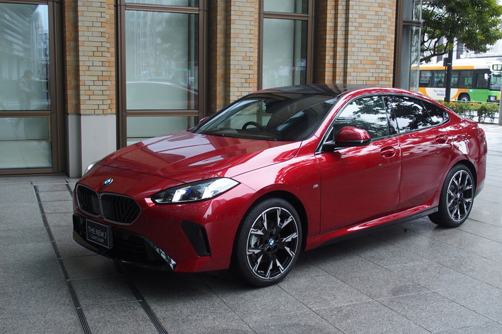 220dグランクーペMスポーツ（フロントビュー）