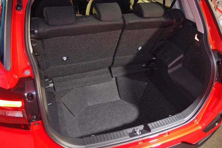 ダイハツ・ロッキーG（ラゲッジルーム）