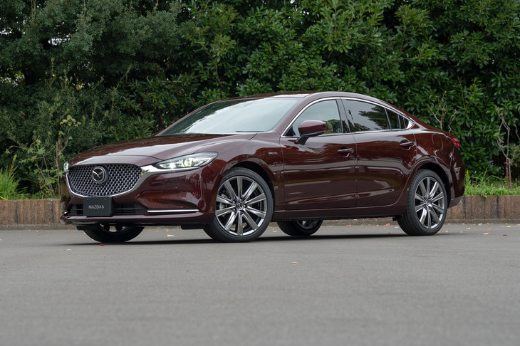 「マツダ6 20thアニバーサリーエディション」。初代「アテンザ」から数えてデビュー20周年を記念した特別仕様車だ。