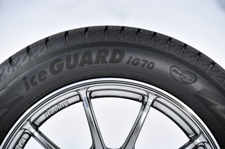 「アイスガード」は、2022年に誕生20周年を迎えるヨコハマのスタッドレスタイヤブランド。今回発表された「アイスガード7」は、2017年に登場した「アイスガード6」の後継モデルとなる。