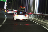 首都高11号線のレインボーブリッジ付近で白いボディーカラーの「アバルト124スパイダー」に遭遇。すぐさま追尾し、リアビューを眺めながら同車の思い出に浸った。