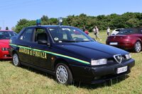 今回は元・警察車両の「アルファ・ロメオ155」を購入した、あるイタリア紳士のお話を。ナンバープレートも本物のダミーできめている。