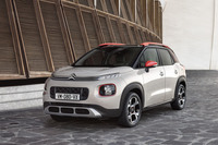 最新のシトロエンデザインにSUV風味をトッピング　新型車「シトロエンC3エアクロスSUV」発売