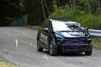 比較試乗では、補強バーのあり／なしでの走行フィールの違いを、ハッキリと感じ取ることができた。