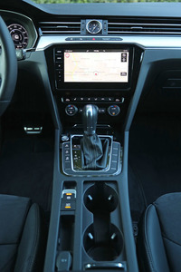 日本仕様ではジェスチャーコントロール機能付き純正インフォテインメントシステム“Discover Pro”が標準で備わる。トランスミッションは7段AT（DSG）。