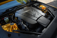 「LC500」がフロントミドに搭載する5リッターV8自然吸気エンジンは、最高出力477ps、最大トルク540Nmを発生。「RC F」や「GS F」と基本的に同じエンジンだが、最大トルクが10Nm高められている。