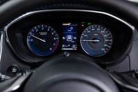 メーターは従来型と同じく2眼タイプで、速度計の目盛りが細かくなるなどのデザイン変更が行われた。ブルー基調の文字盤色は「アドバンス」専用となる。