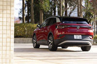 「ローンチエディション」とカタログモデルで装備差はほぼないが、価格は12万円ほどアップしている。一充電走行距離のことを考えればむしろ買い得かも。