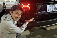 ジェリー缶のデザインからインスパイアされたという「X」のシグネチャーを用いたリアコンビランプを採用。その下に「4xe」のエンブレムが置かれている。