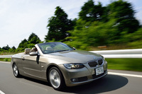 「BMW 335iカブリオレ」（写真＝池之平昌信）