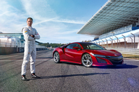 F1ドライバーが新型「ホンダNSX」をドライブの画像