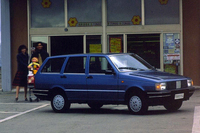 同様に南米で1990年代に生産された「ドゥナ」のワゴン版「エルバ」。