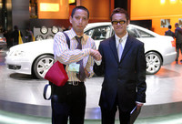 向かって右が、デザイナーの和田智さん。アウディデザインのシニアデザイナーとして、「アバンティッシモ」や「パイクスピーク クワトロ」など、新しいデザインの提案を行う。新型A6は、和田氏が手がけた初の量産車。