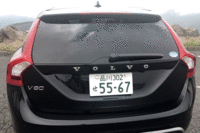 荷室の様子。ワゴンモデル「V60」の後席は、セダン「S60」が6：4の割合で倒せるのとは異なり、4：2：4の可倒式となる。（画像をクリックするとシートの倒れるさまが見られます）
