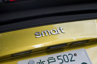 3代目となる現行型「スマート・フォーツー」は2014年7月に本国で発表され、日本では2015年の東京モーターショーでお披露目された。