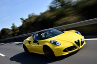 アルファ・ロメオ4Cスパイダー