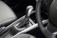 
	エントリーグレード「XG」のトランスミッションがCVTなのに対し、「XT」にはトルコン式の6段ATが搭載される。
	