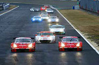 ハーフウェットでスタートした今回、各チームはタイヤ選択に頭を悩ませた。