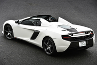 今回のテスト車は、オープンバージョンの「650S スパイダー」。道路の段差を乗り越える際などに有効な、車高の調節機構（オプション：57万6000円）を装備する。