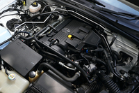 エンジンは2リッター直4 DOHC。AT車とMT車とでは最高出力が異なり、前者は162ps/6700rpm、後者は170ps/7000rpmを発生する。
    