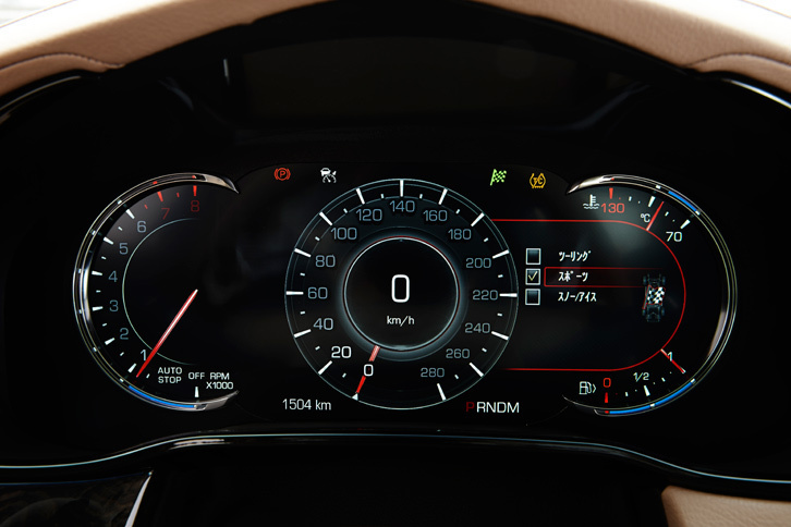 メーターには視認性を高めた12.3インチの高精細カラーパネルを採用している。