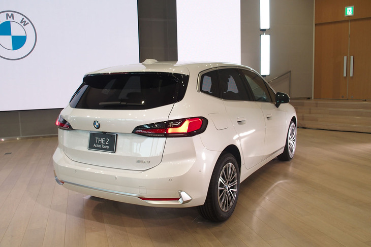 218iアクティブツアラー エクスクルーシブ（リアビュー）