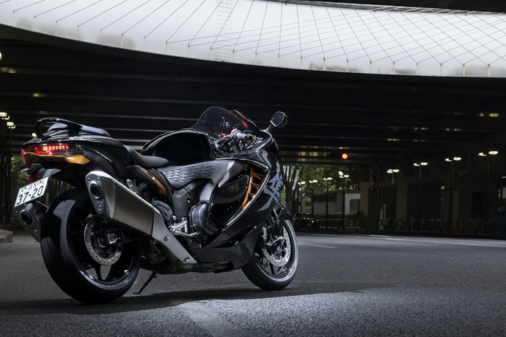 新型「ハヤブサ」は、これまで通りの圧倒的なパフォーマンスに加え、乗りやすさや操る楽しさにも磨きをかけたメガスポーツとなっていた。