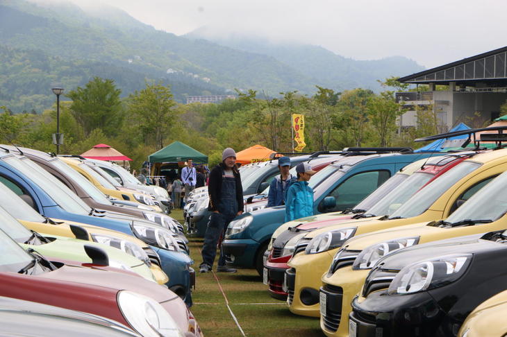 オーナー同士の「カングー」談義もあちこちで盛んに行われていた。参加者は愛犬や子供を連れたファミリー層が多く、会場は、実にアットホームな雰囲気に包まれている。