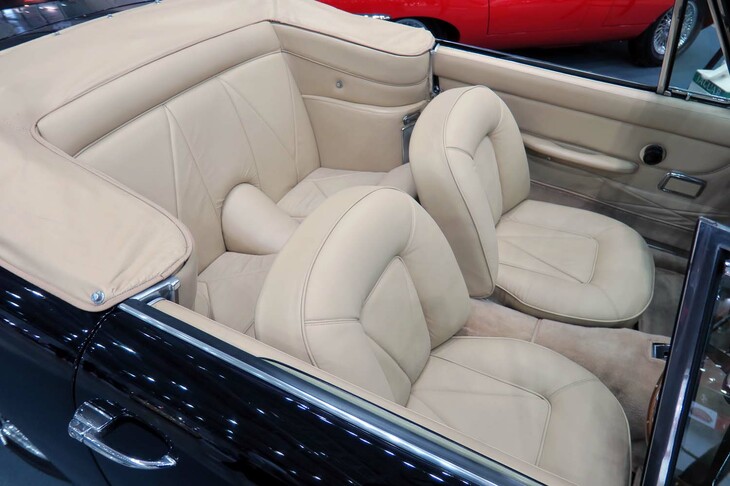 アストンマーティンDB6ヴォランテ（1967年）