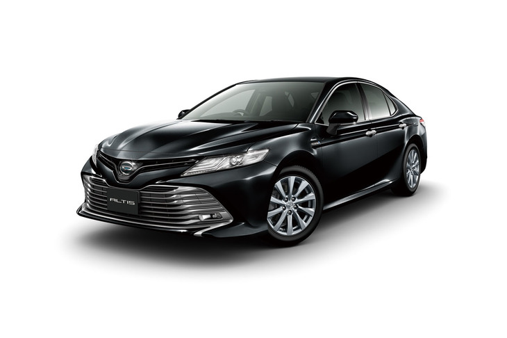 こちらは現行型「ダイハツ・アルティス」。「カムリ」と同日に発売された。