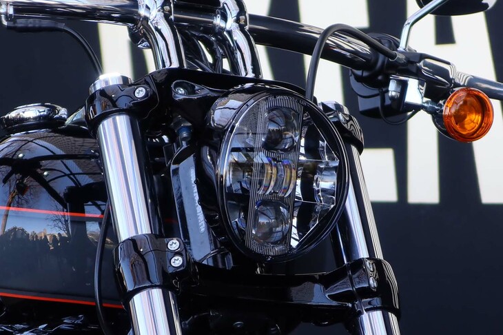 ハーレーダビッドソン・ブレイクアウト（ヘッドランプ）