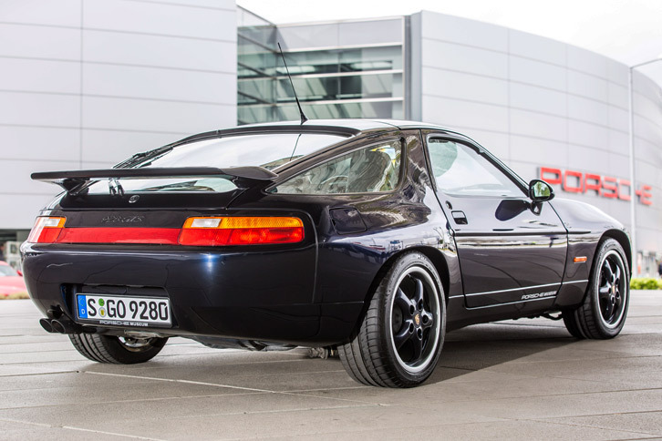 「928」シリーズは長いモデルライフの間に複数回にわたり大幅な改良を受けた。写真は1992年に登場した最終モデルの「928GTS」で、最高出力350psを発生する5.4リッターV8 DOHCエンジンが搭載されていた。