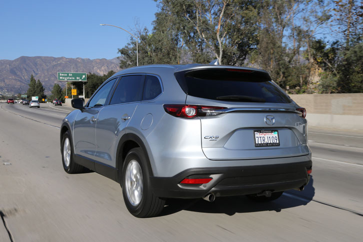 全長は199.4インチ（約5065mm）。ボディーはアメリカの道で見ても大きく感じられる。